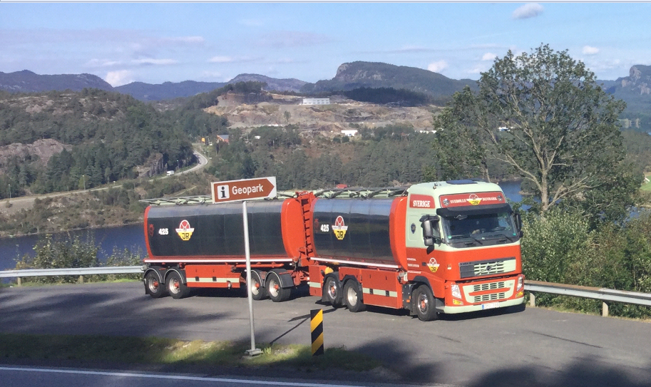 smøreoliebil ved N-Flekkefjord ls 425 - Kopi.png